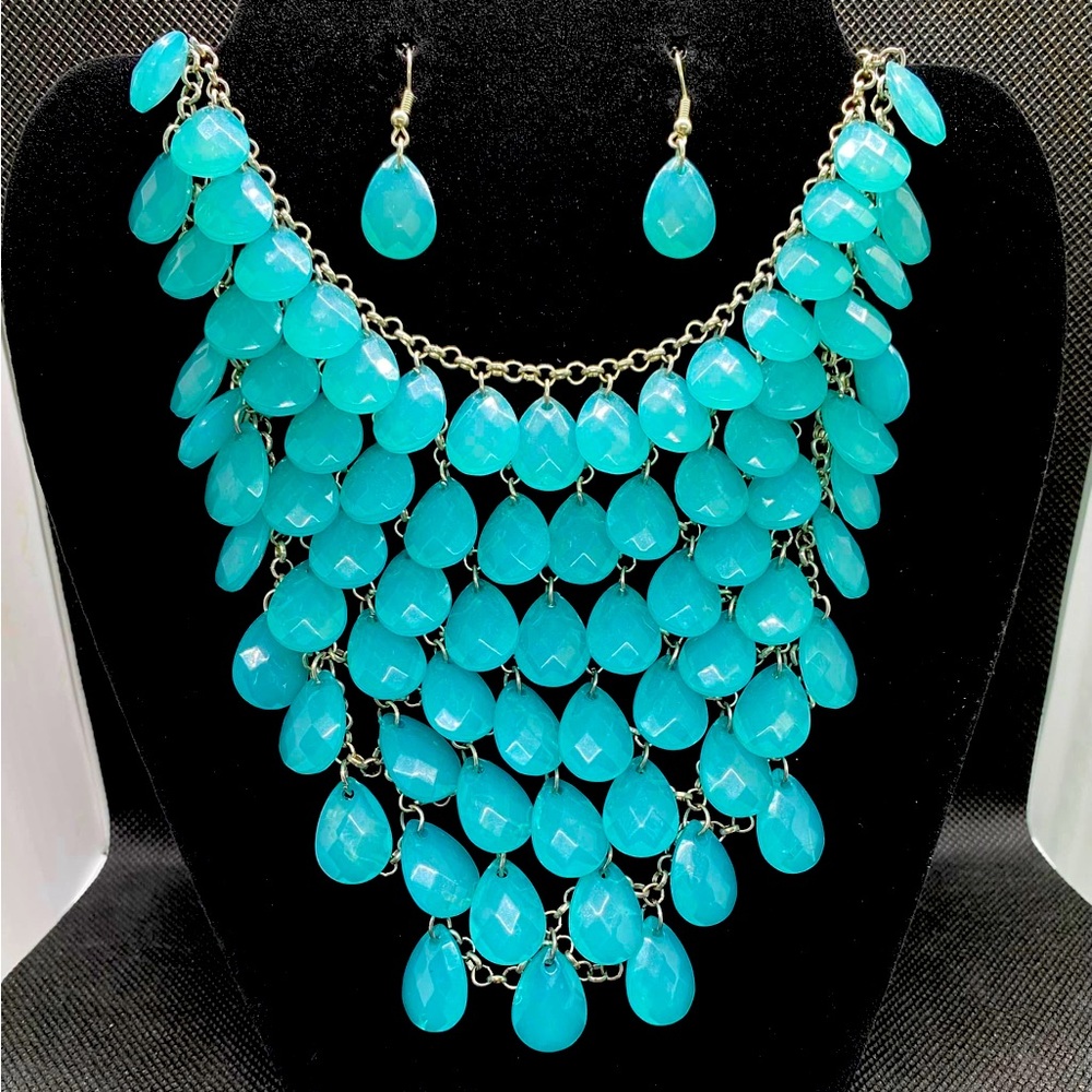 Necklace and earrings set beautiful & elegant